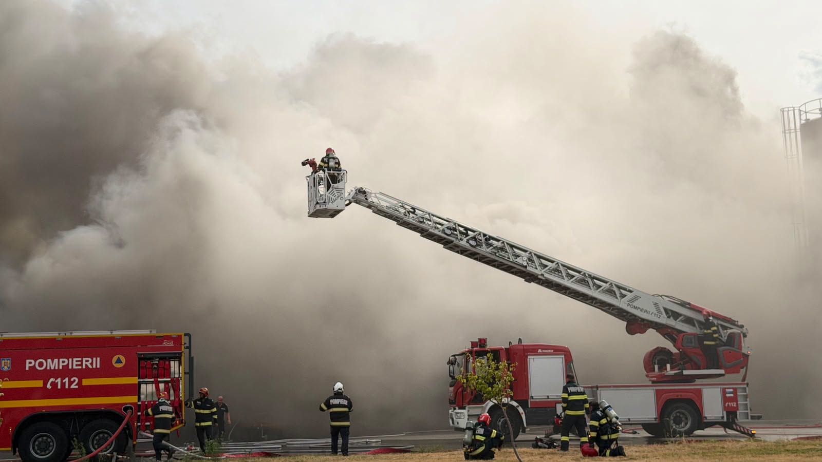 Incendiu la o fabrică de celuloză din municipiul Drobeta-Turnu Severin